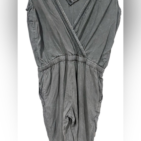 Anthropologies Cloth And Stone Gray Size Small Jumpsuit Romper Pants Wrap top - Picture 4 of 9